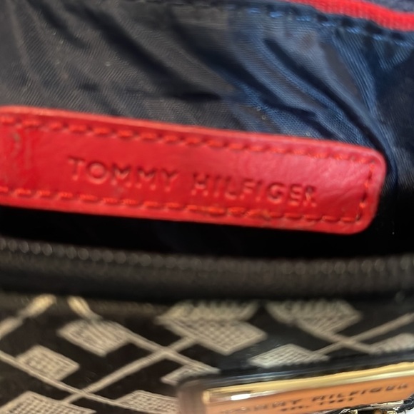 Tommy Hilfiger women’s strapped cross bag - Picture 6 of 8